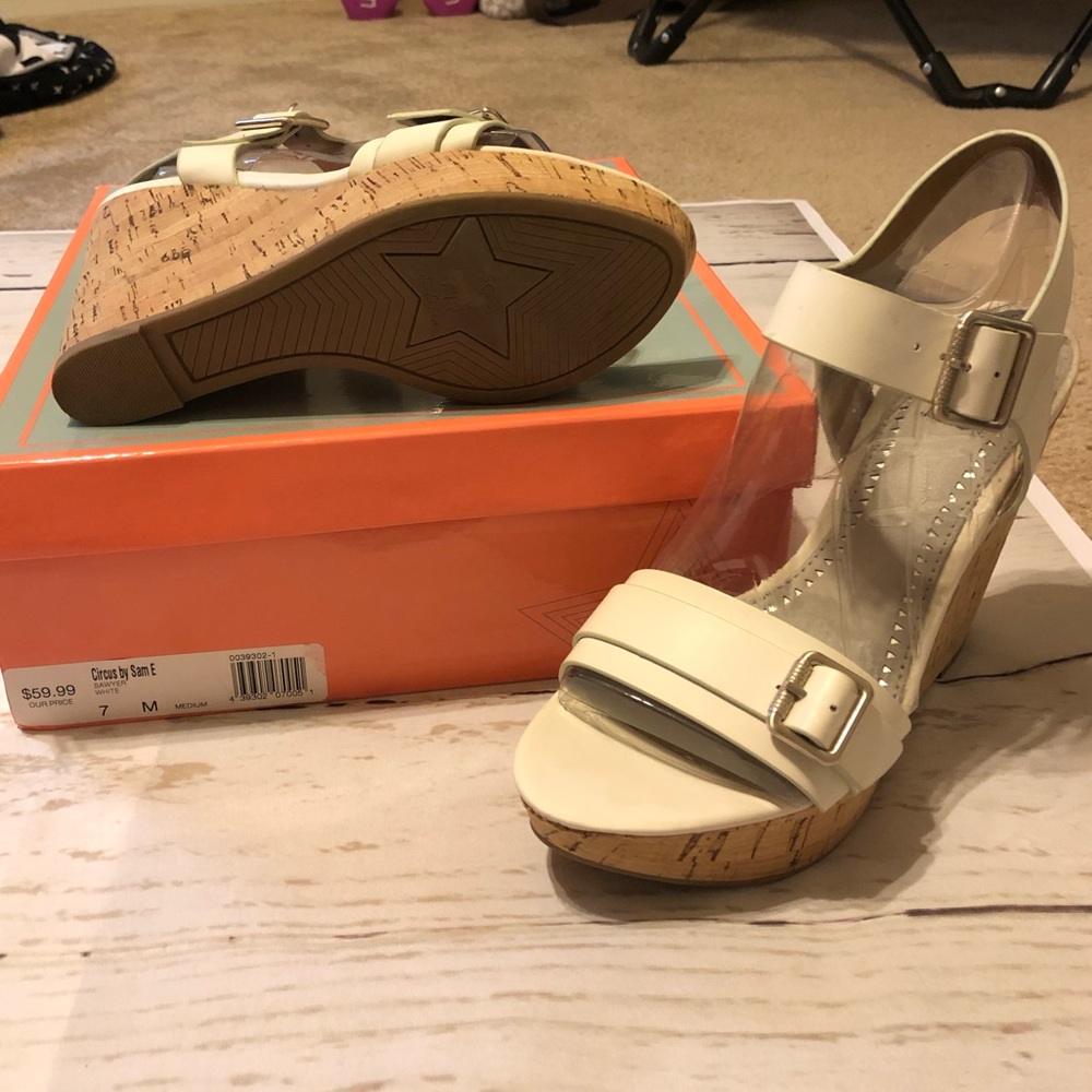 Circus Ivory Wedge